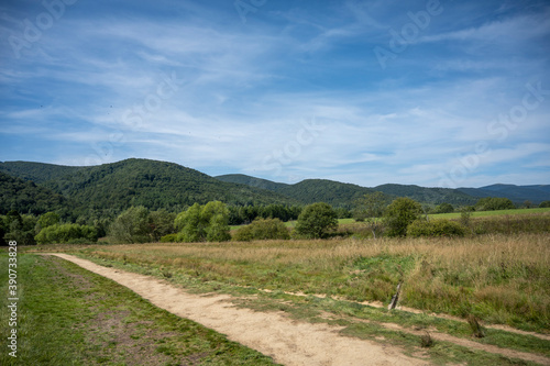 Fototapeta Naklejka Na Ścianę i Meble -  bieszczady przepiękny widok góry, koniec świata, natura raj na ziemi