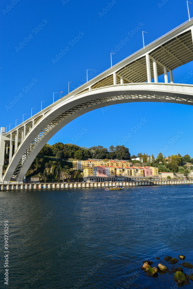 Naklejka premium Ponte da Arrábida in Porto 