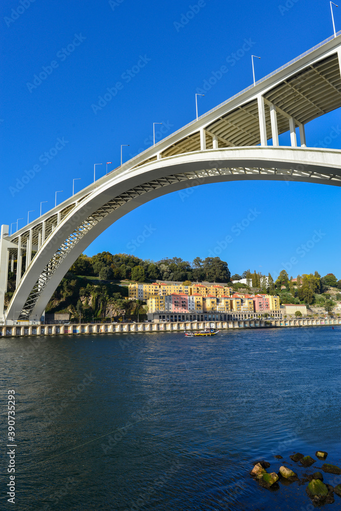 Ponte da Arrábida in Porto 