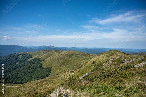 bieszczady przepiękny widok góry, koniec świata, natura raj na ziemi