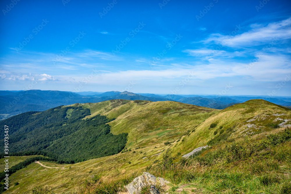 Fototapeta premium bieszczady przepiękny widok góry, koniec świata, natura raj na ziemi
