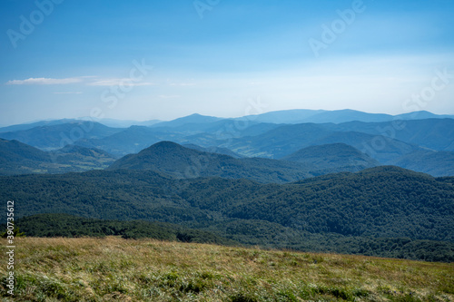 Fototapeta Naklejka Na Ścianę i Meble -  bieszczady przepiękny widok góry, koniec świata, natura raj na ziemi