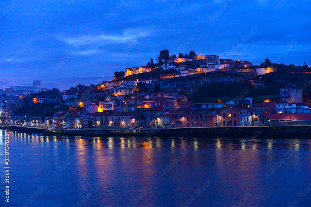 Sonnenuntergang über Porto und Vila Nova de Gaia