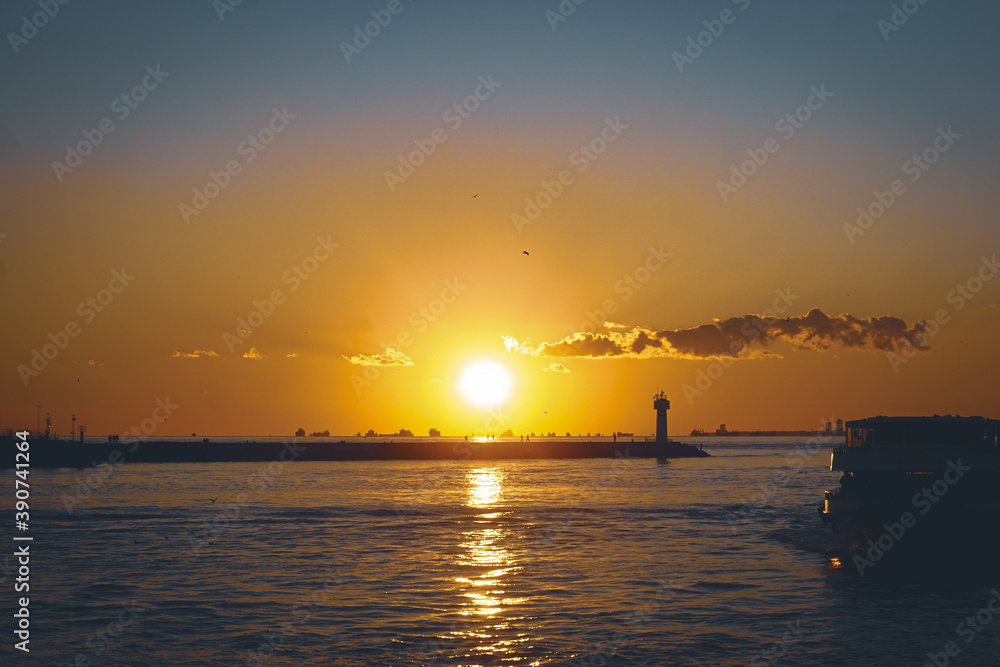 Naklejka premium sunset over the sea