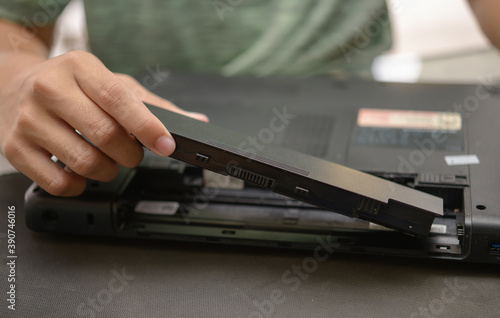 technician Change the notebook battery