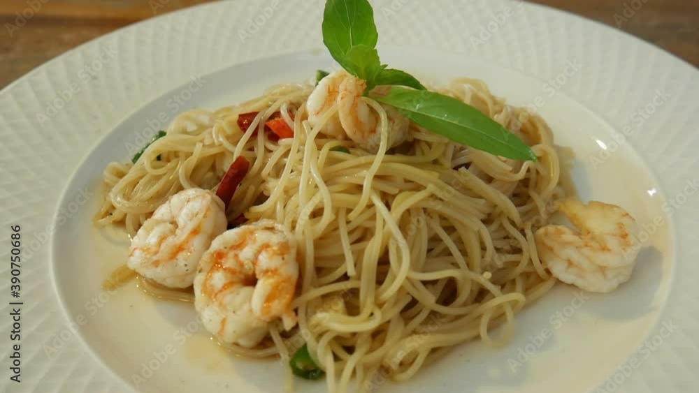 pasta with tomato sauce , shrimp and vegetable pasta with tomato sauce , shrimp and vegetable