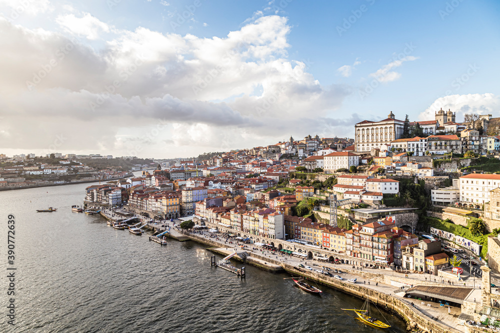 Obraz premium View of Porto downtown, Douro River quay with Sunset in Portugal, 05 November 2019