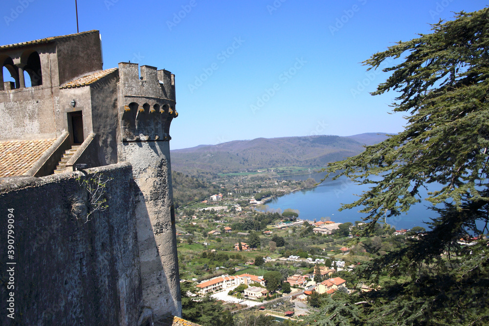 Φωτογραφία View of Lake Bracciano from Castello Orsini-Odescalchi near Rome, Italy