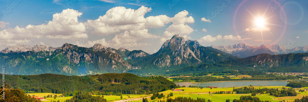Panorama Landschaft mit Berge im Allgäu bei Füssen