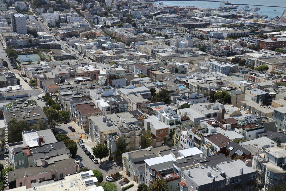 Ville avec maisons et immeuble vue de dessus à San Francisco 