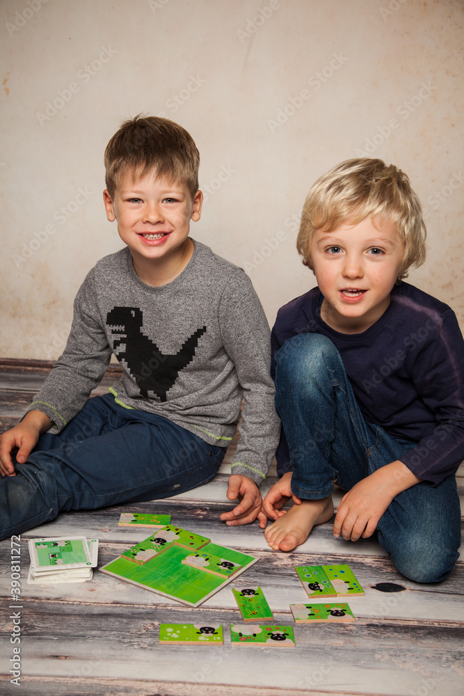 Naklejka premium Kids spielen