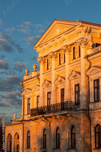 Quadro em tela Beautiful sunset. The old house of the shipowner Meshkov. Perm