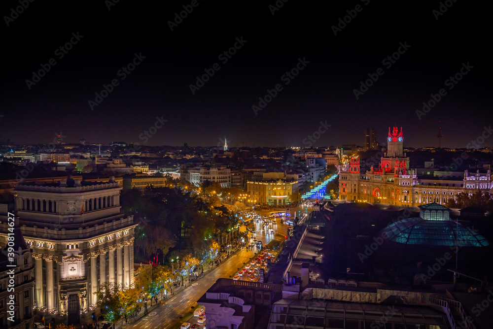 ciudad de Madrid en una vista nocturna en navidad