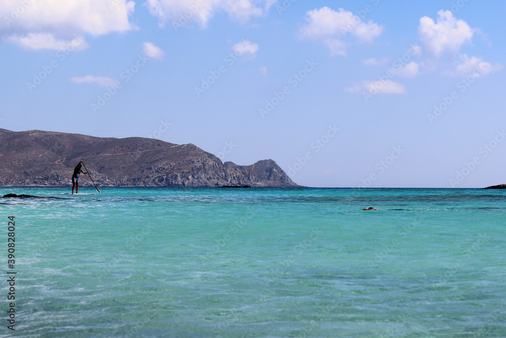 Paddle sur une mer azur