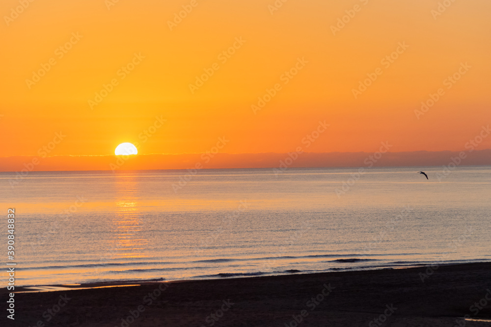 Salida del sol en el Mediterráneo. 
Sunrise in the Mediterranean.
