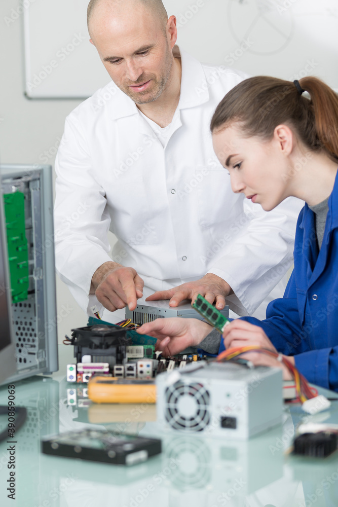 teacher looking for woman trainee fixing computer at school teacher looking for woman trainee fixing computer at school