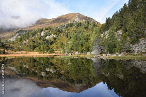 Herbst am Windebensee auf der Nockalmstraße in den Gurktaler Alpen
