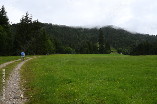 Wandern in der Kaiserklamm in den Tiroler Alpen