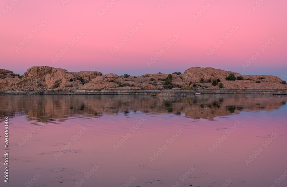 Obraz premium Sunset Reflection at Willow Lake Prescott Arizona