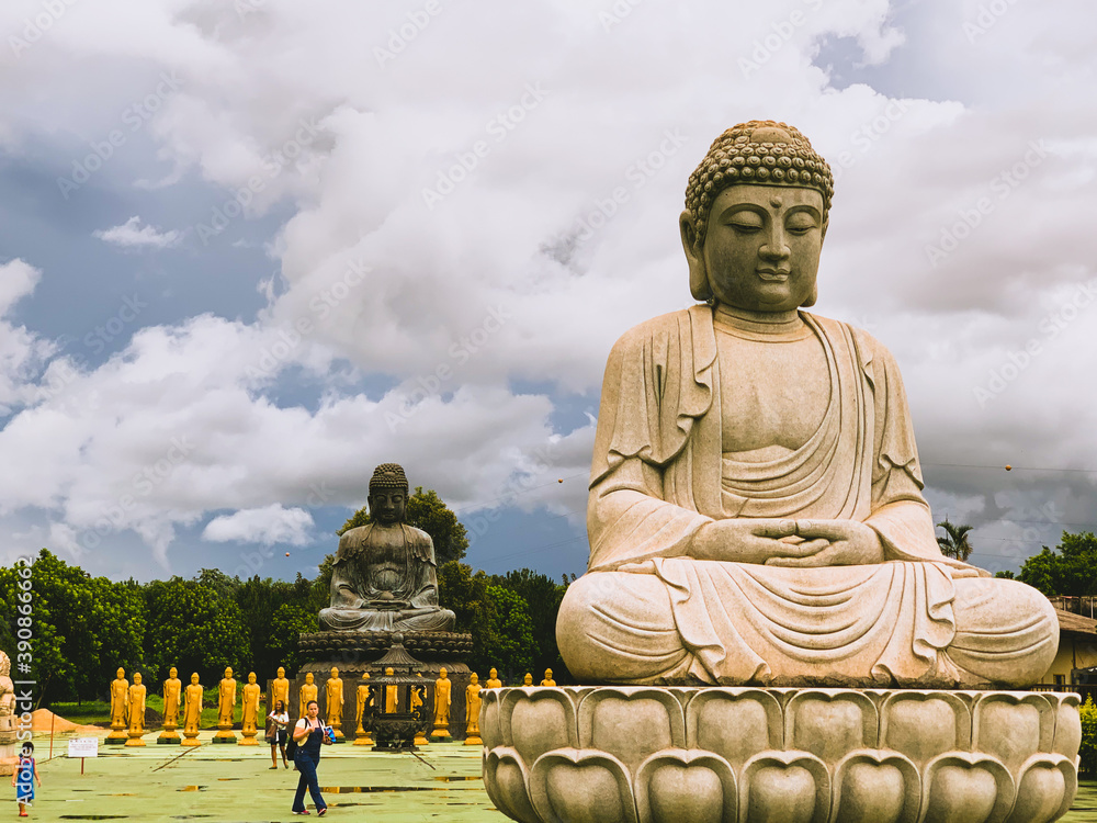 Fototapeta premium buddha statue