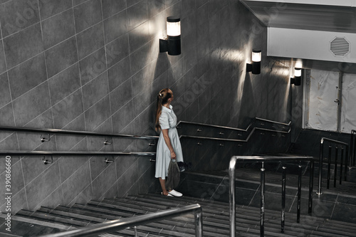 Εκτύπωση καμβά Girl on the stairs down, late transition, subway