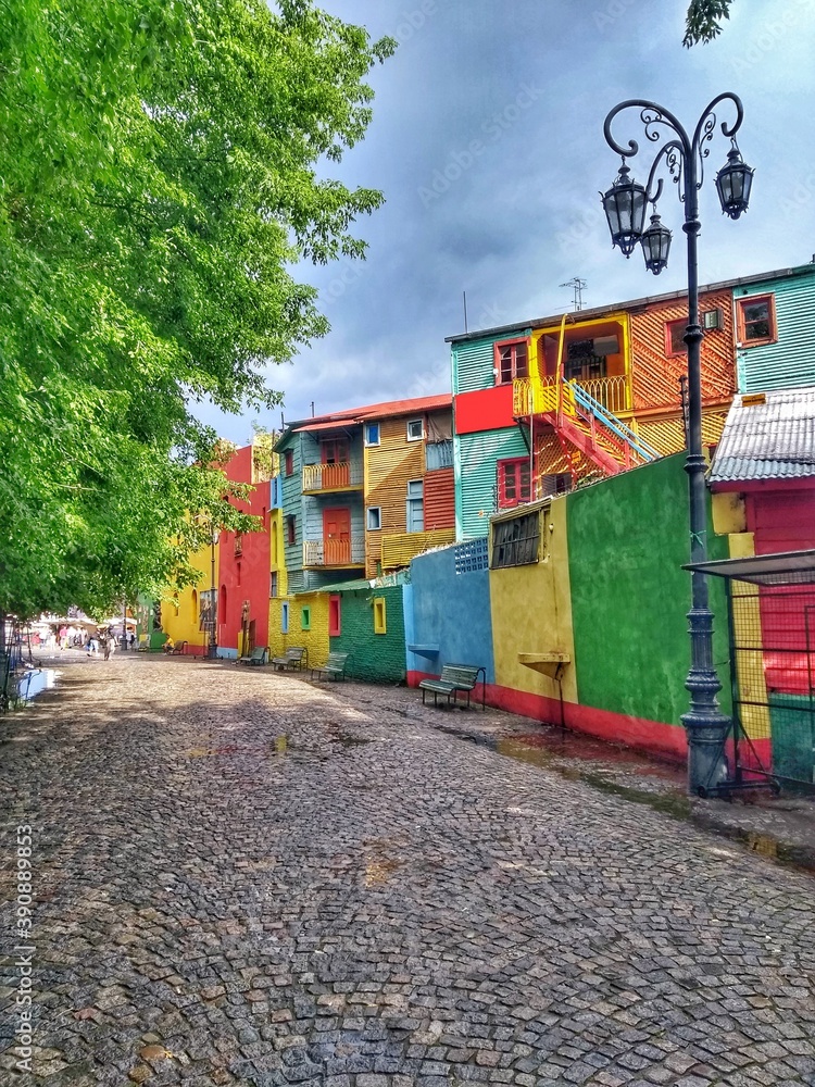 Foto Stock El Caminito, La Boca, Buenos Aires, Argentina. Caminito is a  street museum and a traditional alley, located in La Boca, a neighborhood  of Buenos Aires, Argentina. | Adobe Stock