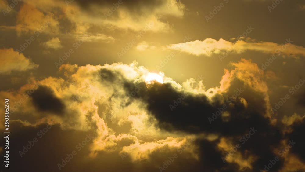 Sole con nuvole al tramonto Sole con nuvole al tramonto