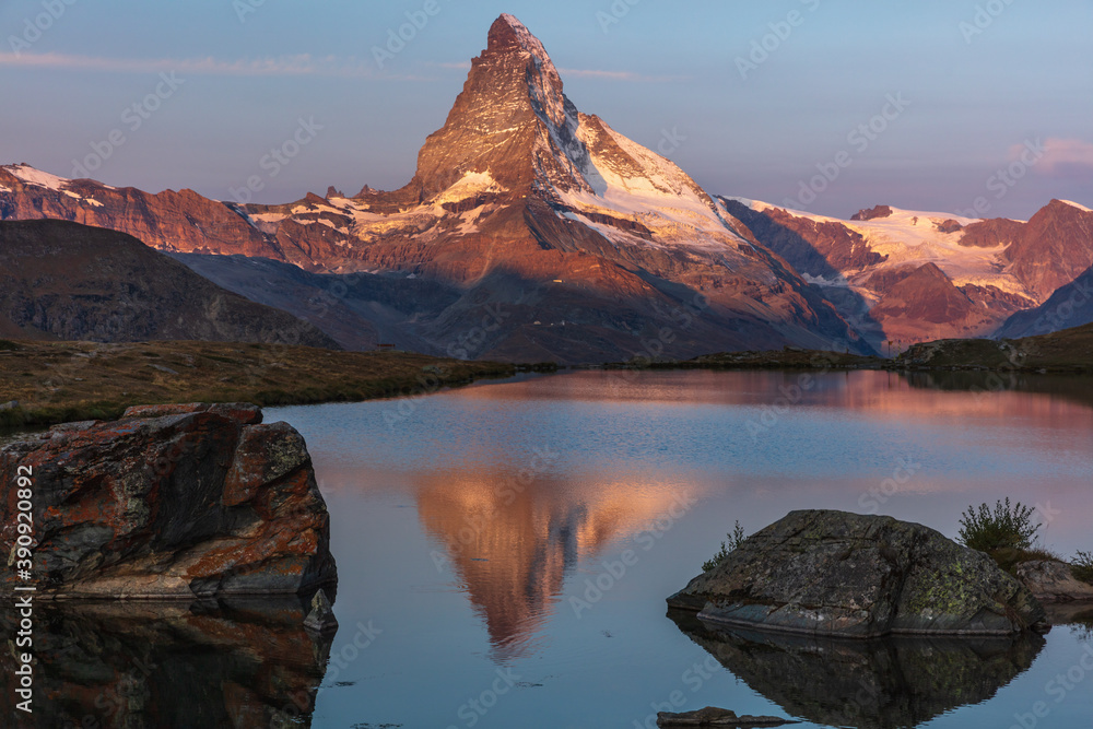 Mount Matterhorn lands from distance