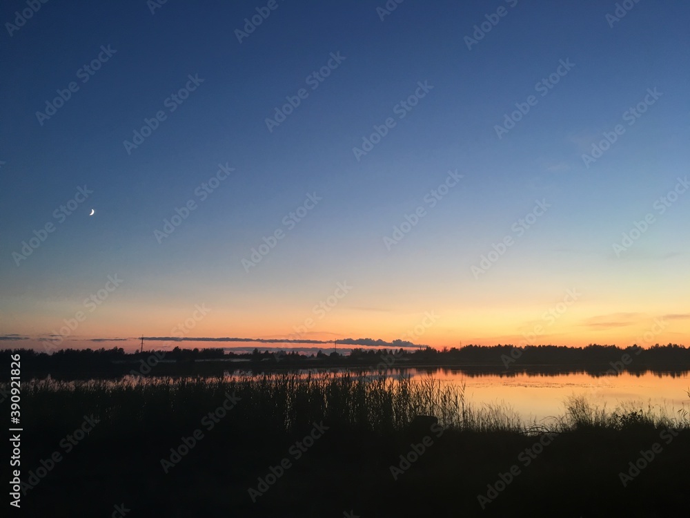 Obraz premium sunset over the river
