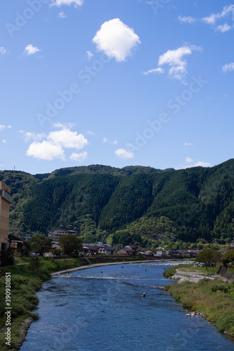 岐阜県 郡上市 宮ヶ瀬橋から見た吉田川 © kanahina