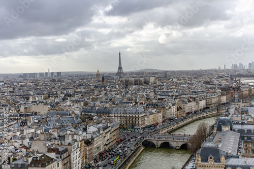 Paris, vue panoramique du haut dela cathédrale Notre-Dame © Agence73Bis-C.BONNET