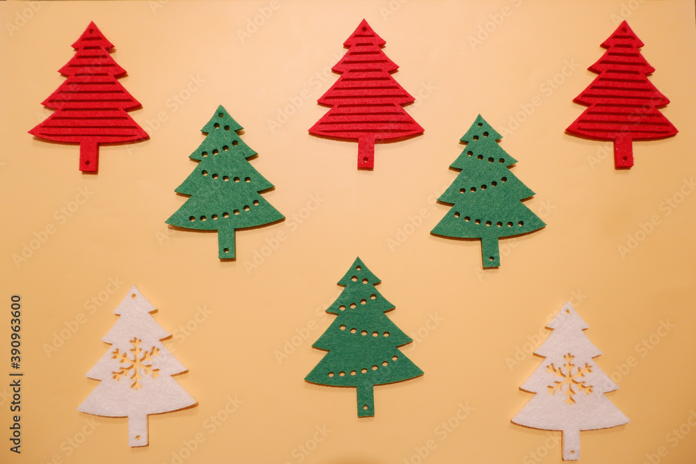 Christmas trees pattern on yellow background. クリスマスツリーのパターン Christmas trees pattern on yellow background. クリスマスツリーのパターン