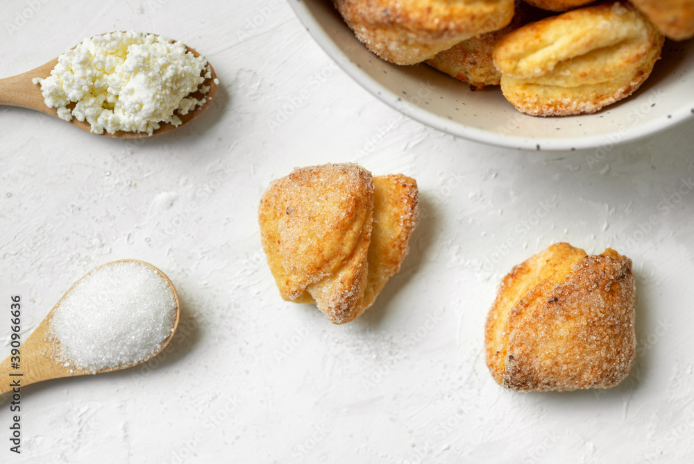 Naklejka premium cookies on a plate