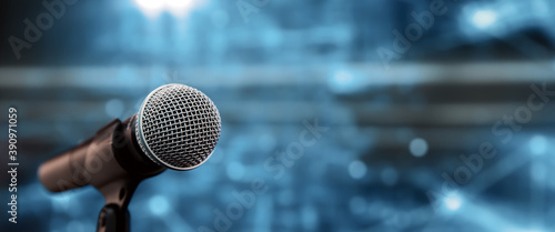 Fotografia Public speaking backgrounds, Close-up the microphone on stand for speaker speech at seminar room with technology light background and blur bokeh