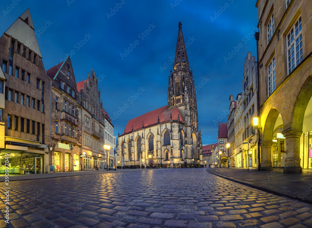 Munster, Germany. View of St Lambert's Church at dusk (HDR image)
