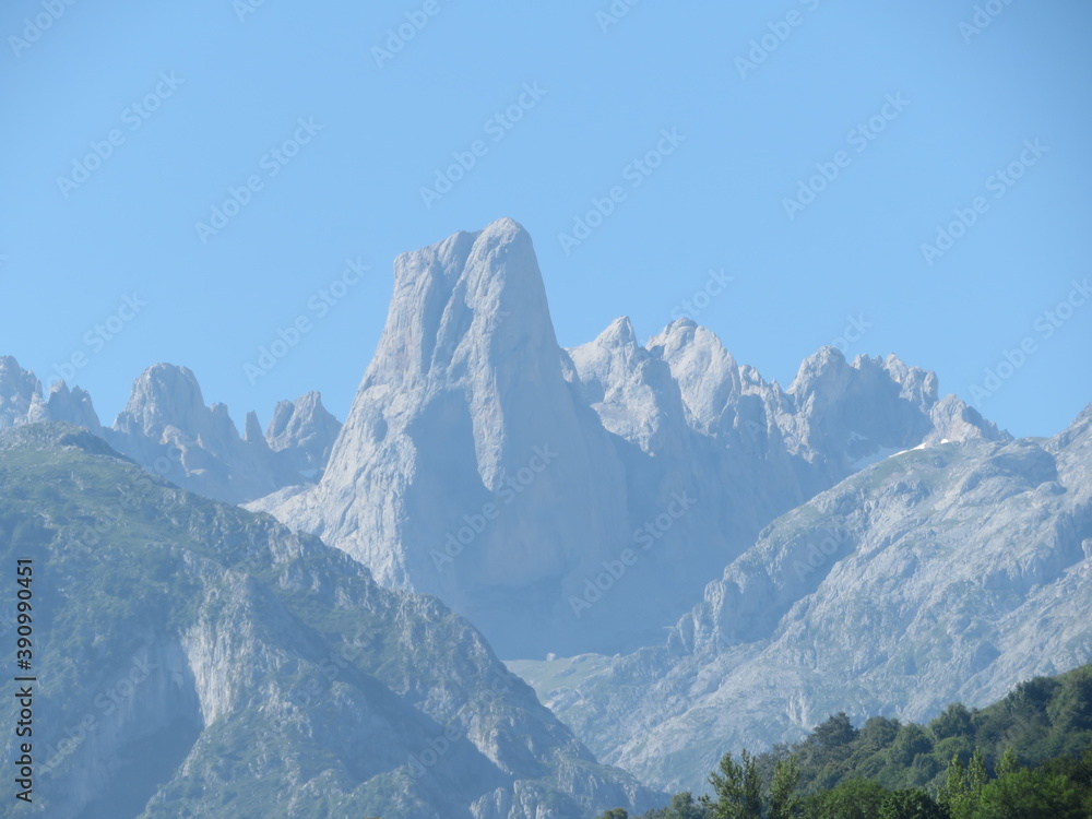 Obraz premium Beautiful mountain of Spain complicated to scale of great height and difficulty