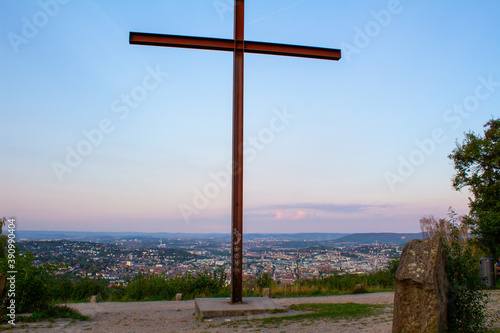 Stuttgart vom Monte Scherbelino Birkenkopf mit Kreuz Ausblick