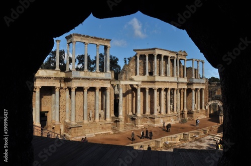 Escena del teatro romano de Mérida desde uno de los vomitorios de la cávea photo