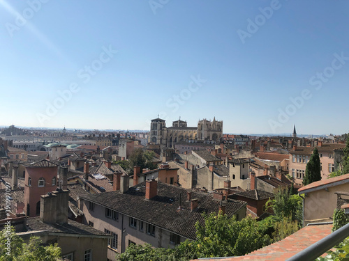 Vue de la ville de Lyon depuis la colline de Fourvière cathédrale Saint Jean 