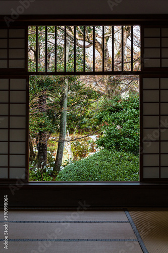日本 京都、源光庵の迷いの窓