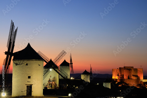 Moulins en Espagne région de la Mancha