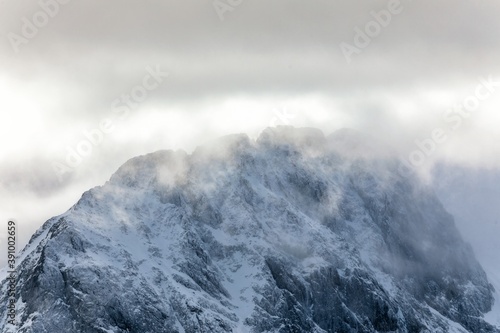 Majestic High mountains with winter snow © Sved Oliver