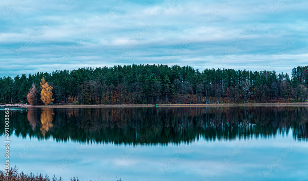 Fototapeta premium Autumn landscapes on the lakes of Lithuania
