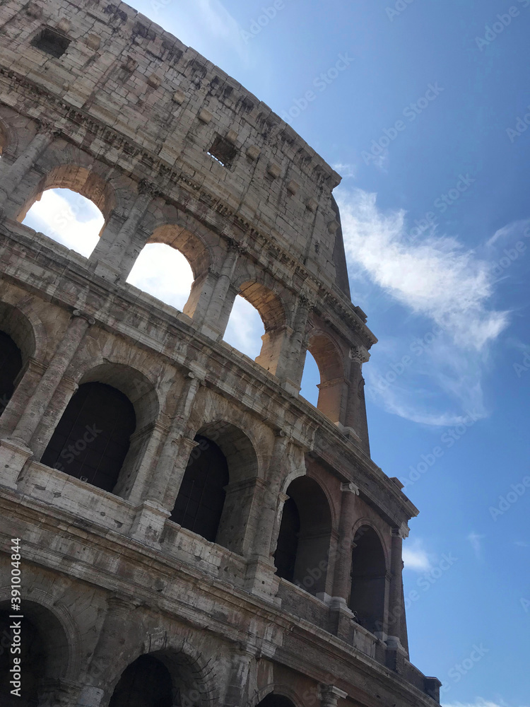 Fototapeta premium view of Colosseum in Rome, Italy