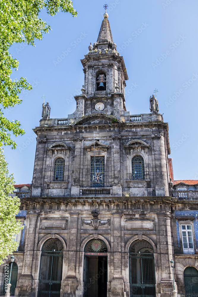 Obraz premium The Holy Trinity Church (Igreja da Santissima Trindade, 1841) is a church in the city of Porto in Portugal, located in Praca da Trindade behind the building of the City Hall of Porto.