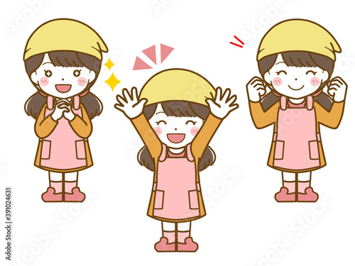エプロンを着た女児の楽しい表情