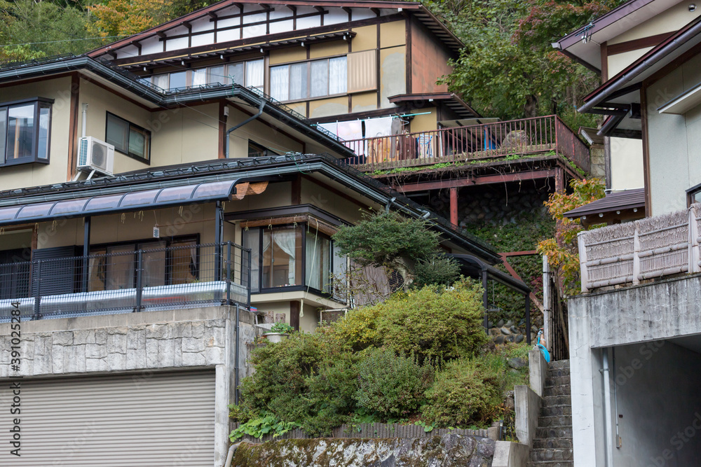 Fototapeta premium 冬の岐阜県高山市の住宅街の風景