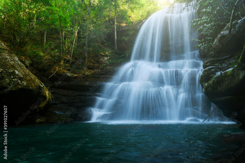 Obraz premium Beautiful deep forest waterfall in Thailand