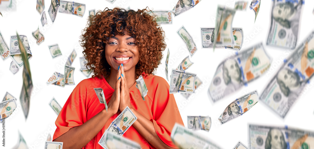 Φωτογραφία Young african american woman wearing casual clothes praying with hands together asking for forgiveness smiling confident