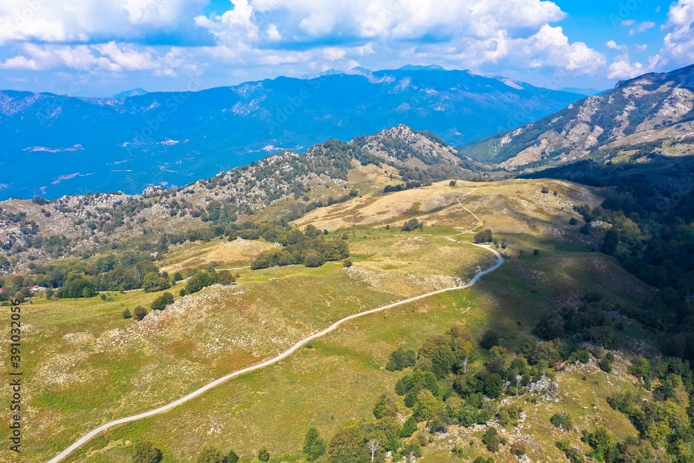 Φωτογραφία Aerial view: Natural landscape and hiking area of ​​the route GR 20 from the Plateau of Coscione, Corsica, France